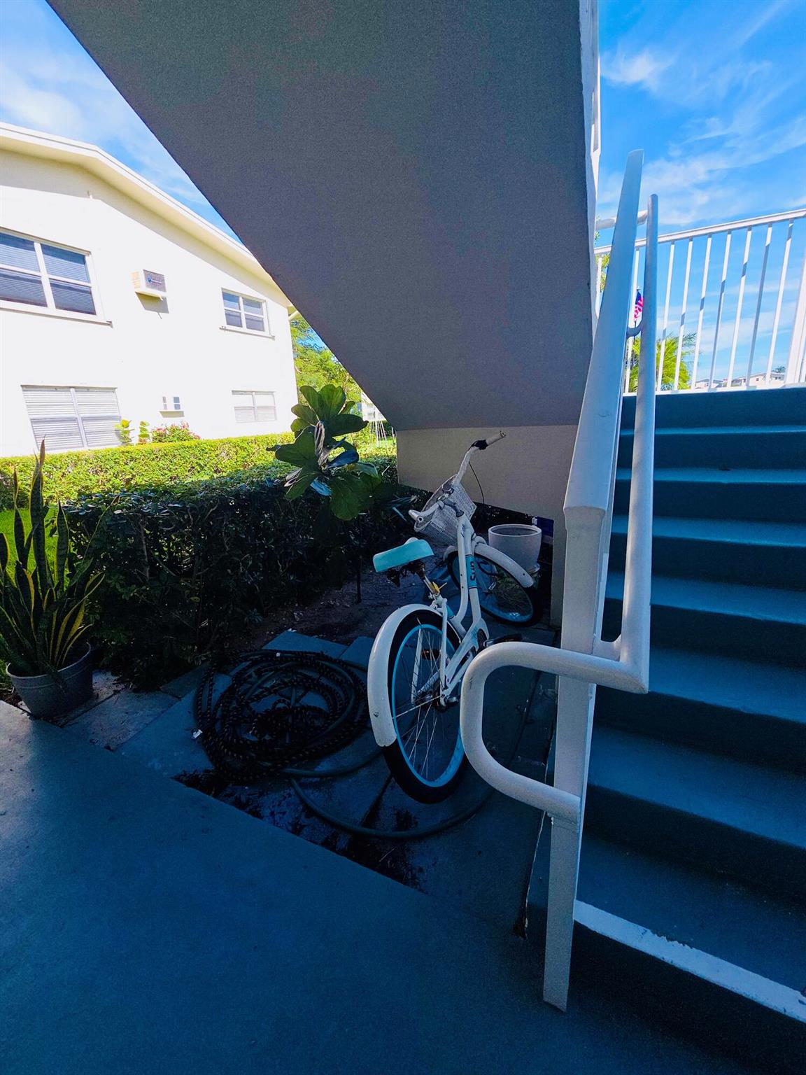 STERLING VILLAGE 240 COND - Residential