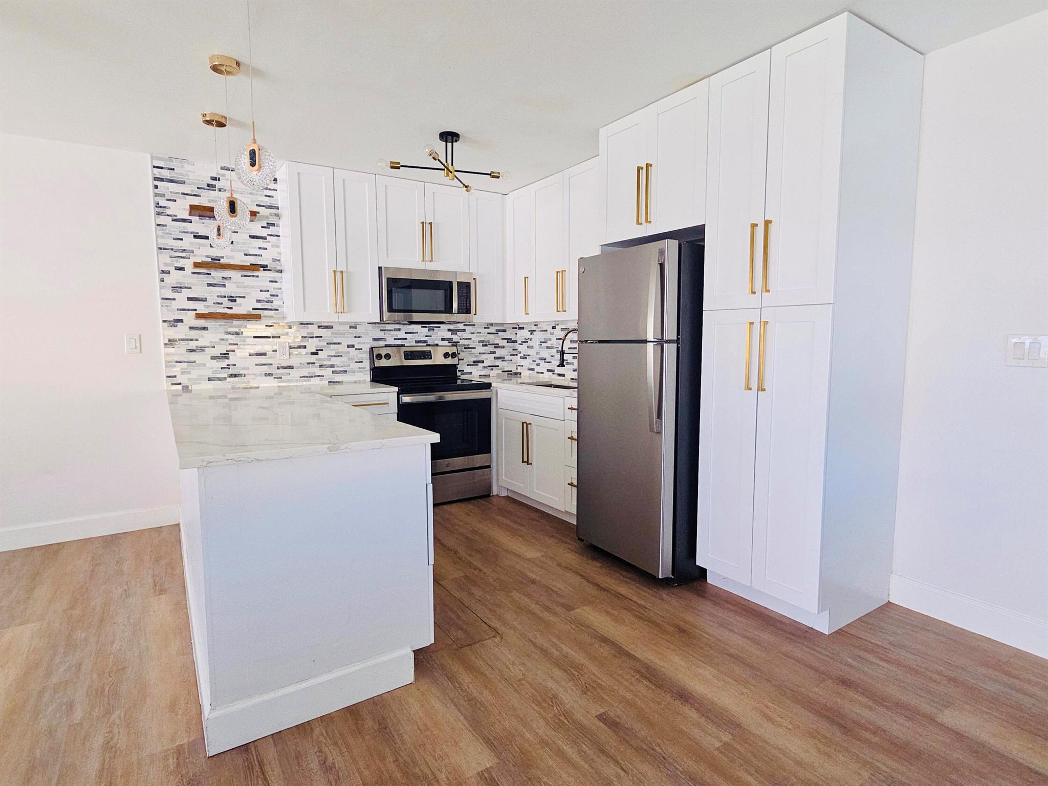 STERLING VILLAGE 240 COND - Residential