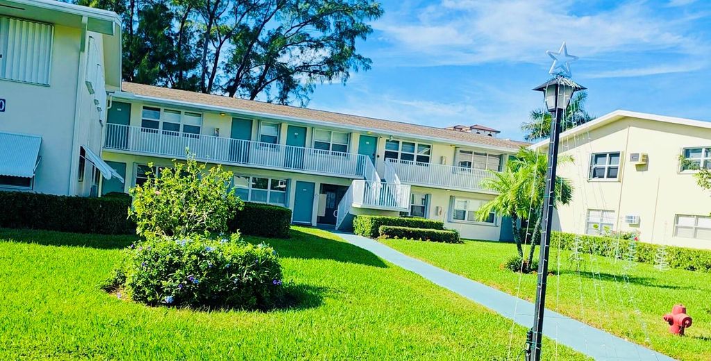 Photo of 240 Horizons W #208, Boynton Beach, FL 33435 (MLS # R11148418)