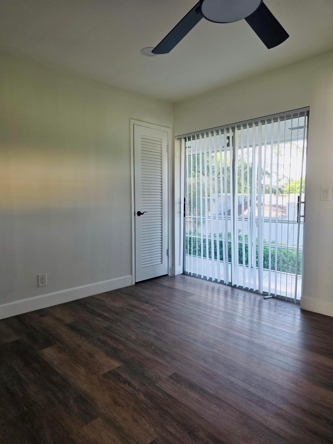 STERLING VILLAGE 240 COND - Residential