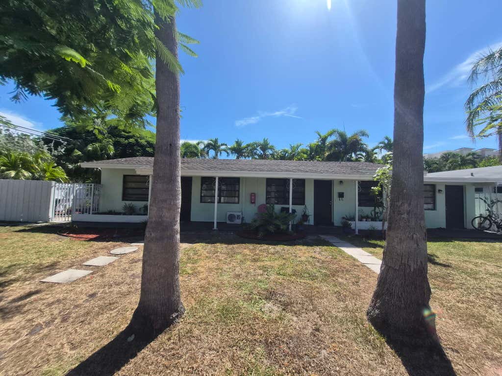 Photo of 1044 NE 10th Avenue, Fort Lauderdale, FL 33304 (MLS # B26068708)