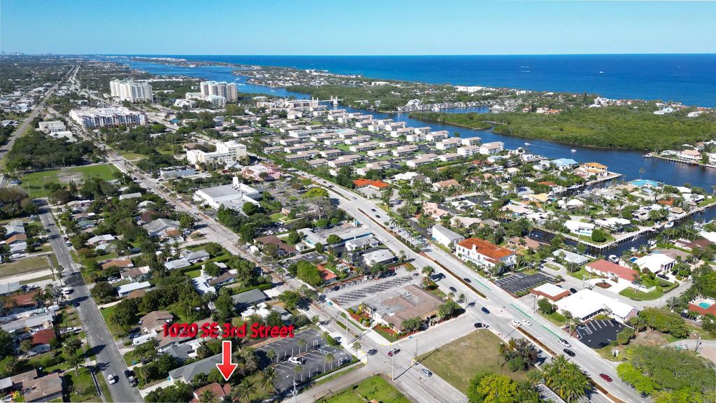 Photo of 1020 SE 3rd Street, Boynton Beach, FL 33435 (MLS # F10432208)