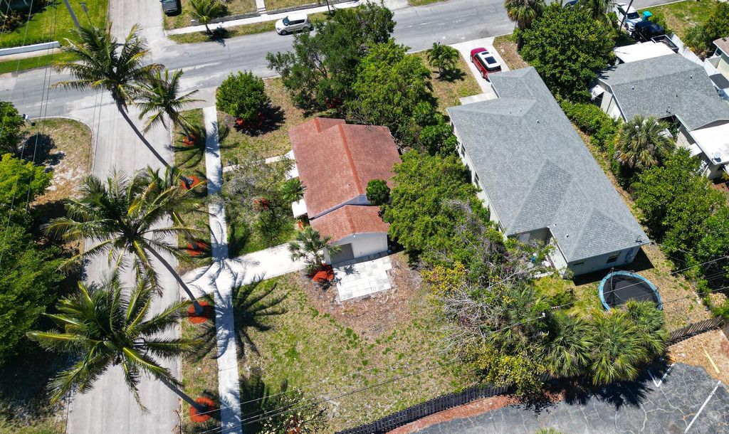 Photo of 1020 SE 3rd Street, Boynton Beach, FL 33435 (MLS # F10432208)