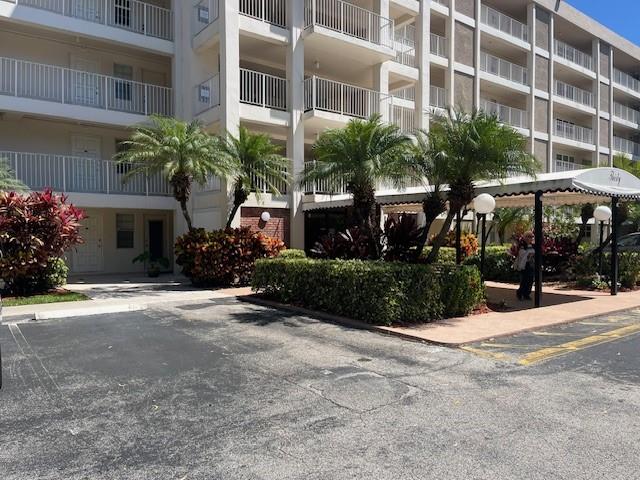 PALM-AIRE COUNTRY CLUB - Residential