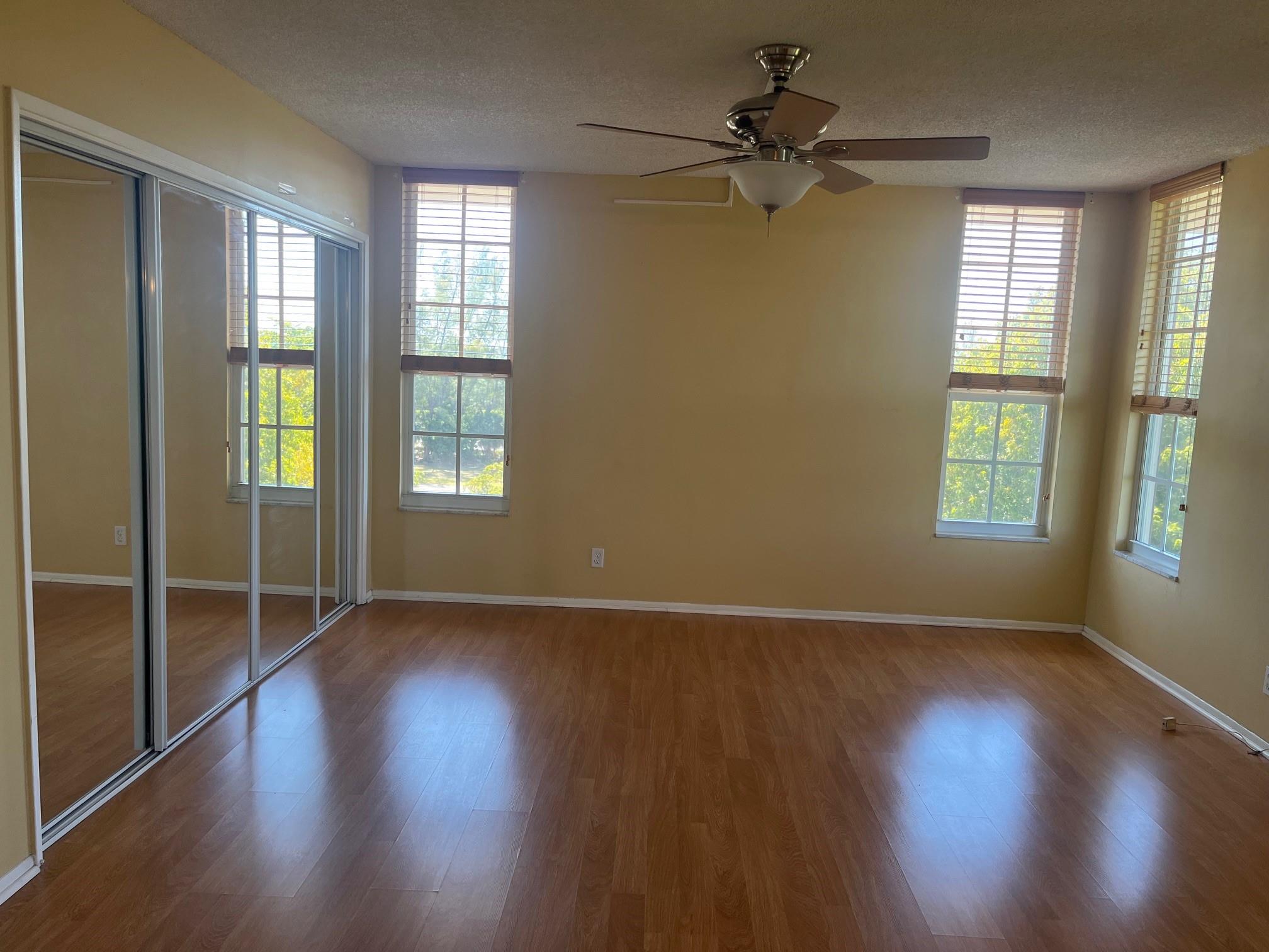 PALM-AIRE COUNTRY CLUB - Residential