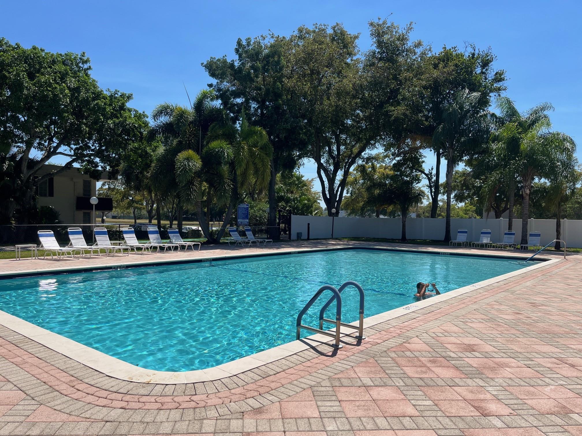 PALM-AIRE COUNTRY CLUB - Residential