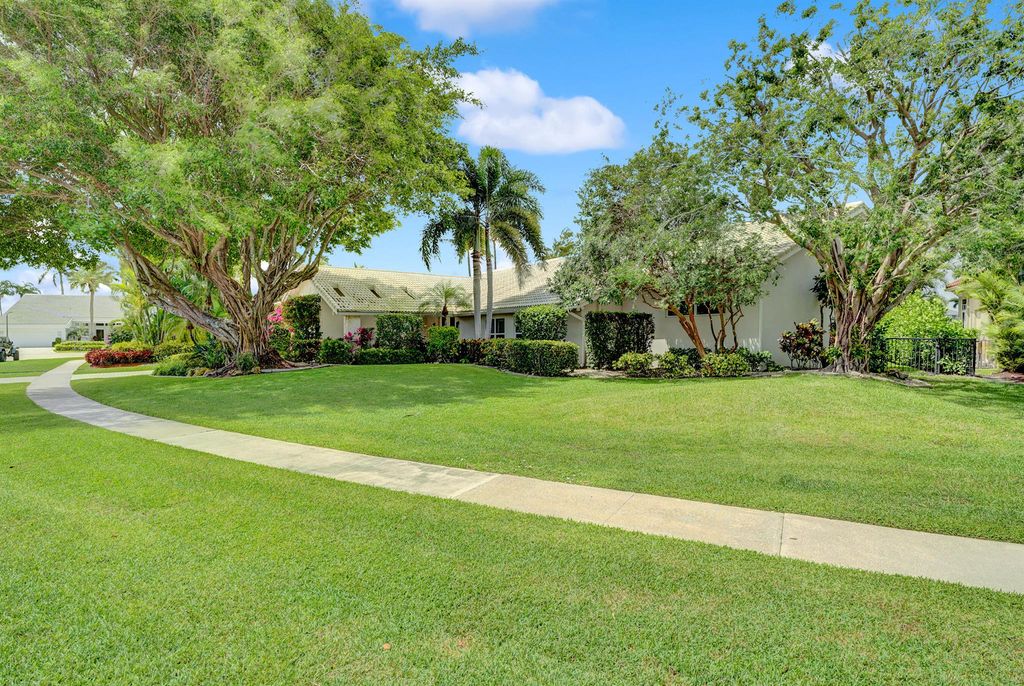 Photo of 4325 White Cedar Drive, Delray Beach, FL 33445 (MLS # R11075394)