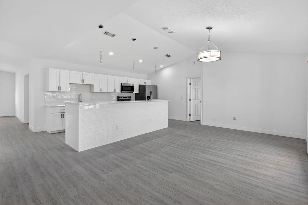 Photo of 124 SE Eyerly Avenue, Port Saint Lucie, FL 34983 (MLS # B26017757)