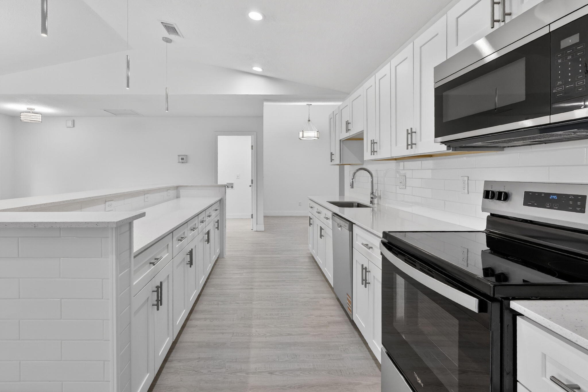 124 SE Eyerly Avenue