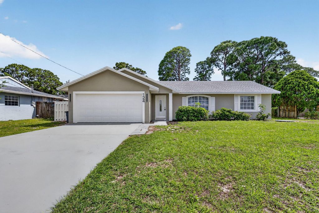 Photo of 124 SE Eyerly Avenue, Port Saint Lucie, FL 34983 (MLS # B26017757)