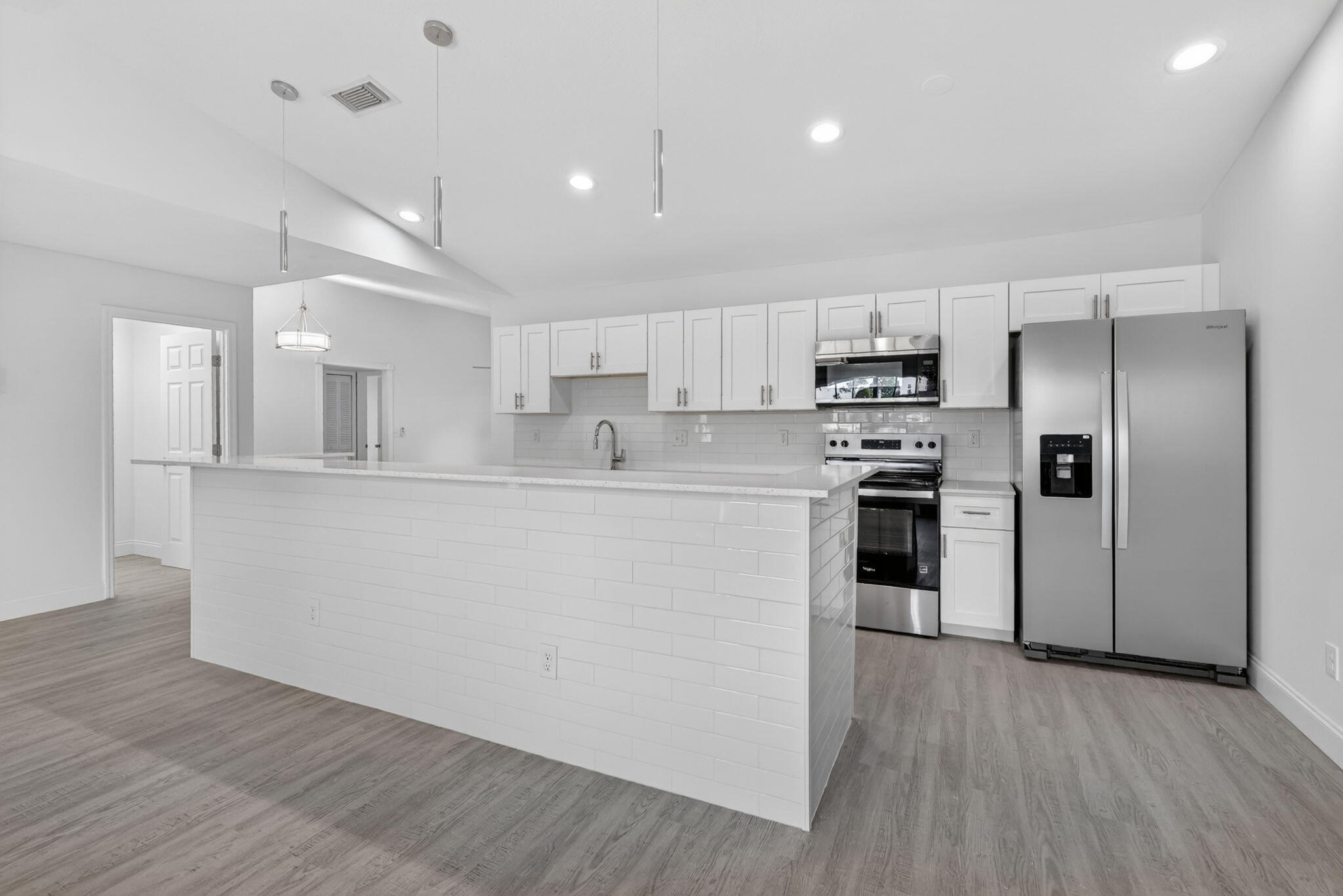 124 SE Eyerly Avenue