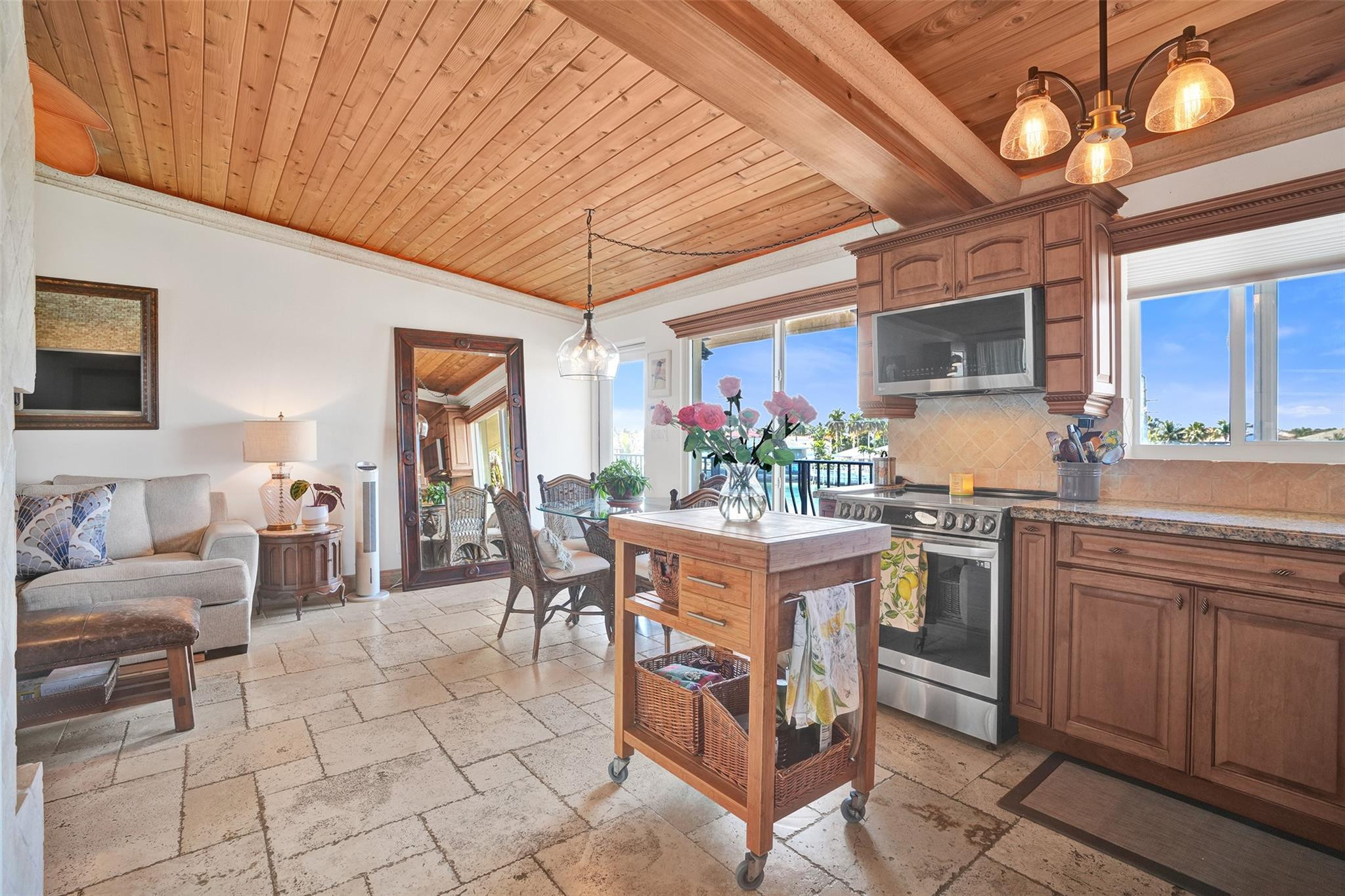 HILLSBORO MILE OCEAN APTS - Residential