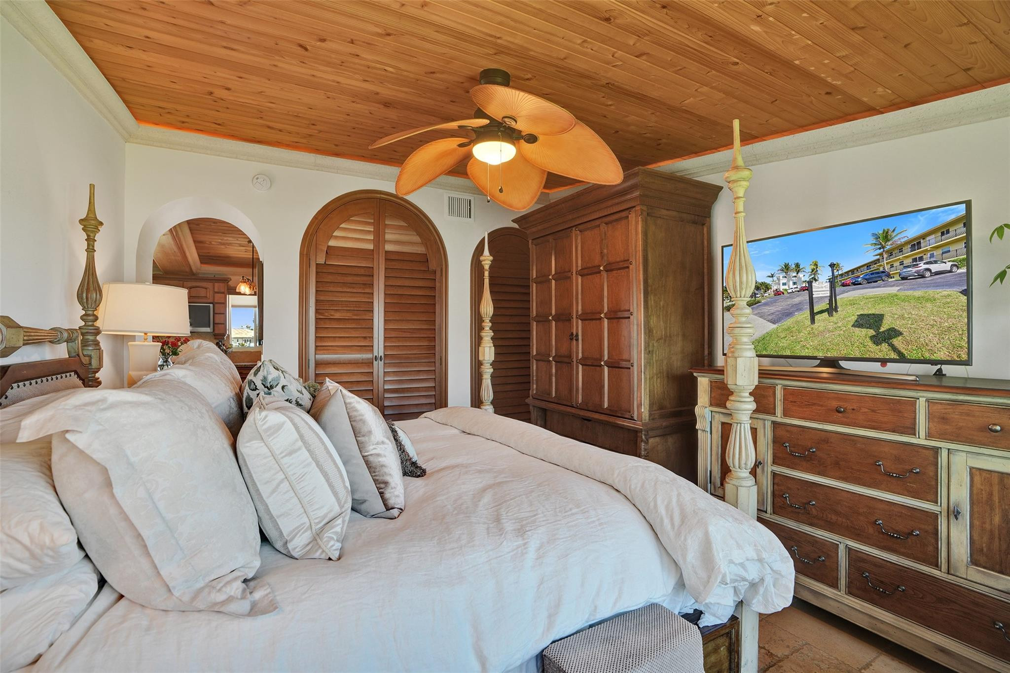 HILLSBORO MILE OCEAN APTS - Residential