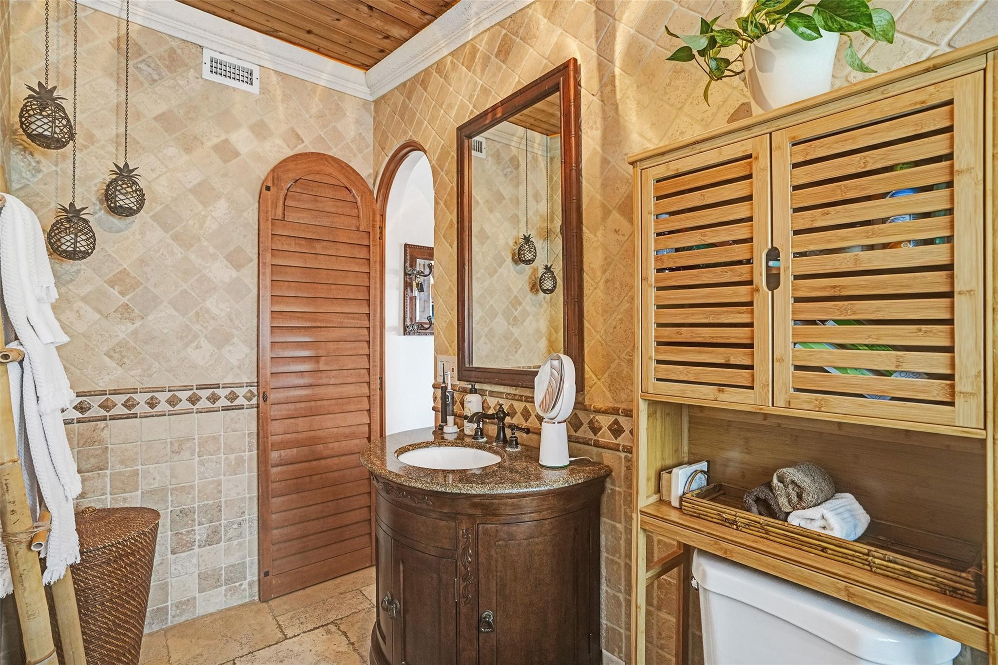 HILLSBORO MILE OCEAN APTS - Residential