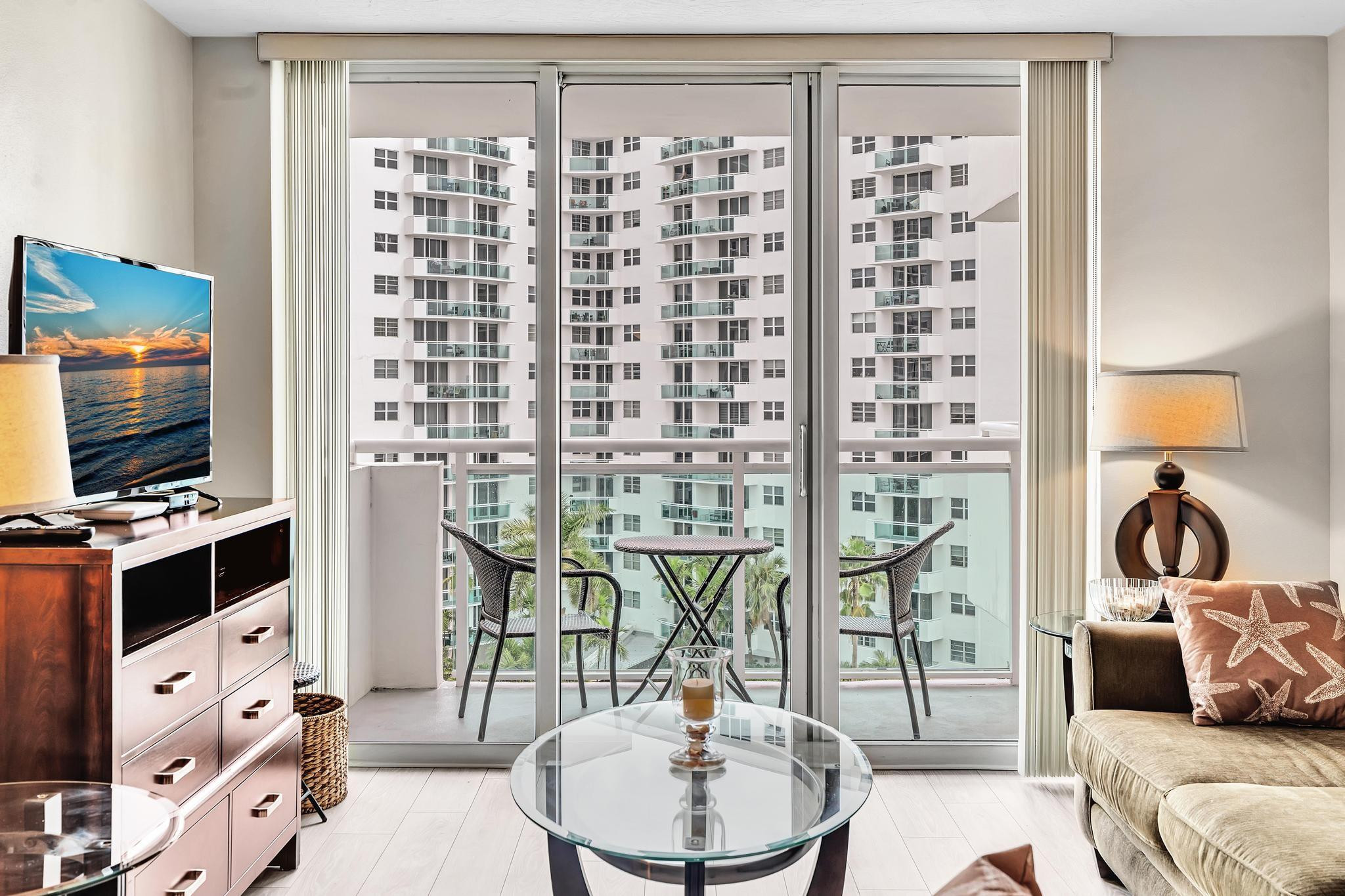 RESIDENCES ON HOLLYWOOD BEACH - Residential