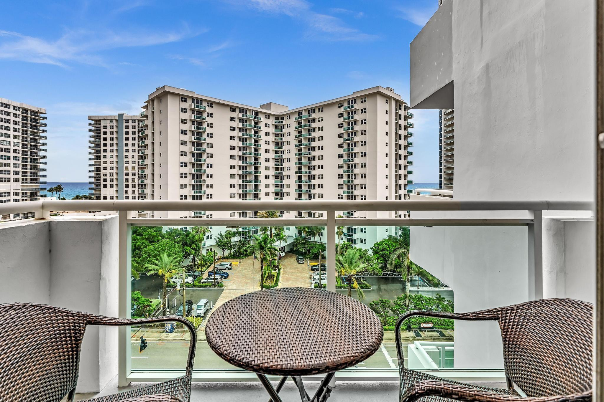 RESIDENCES ON HOLLYWOOD BEACH - Residential