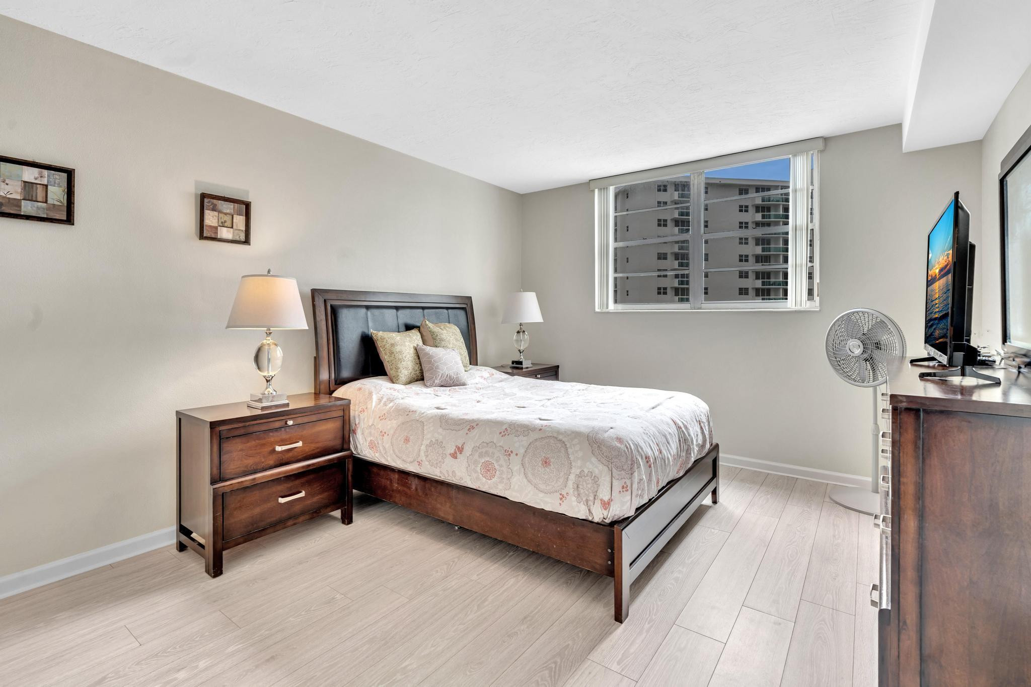 RESIDENCES ON HOLLYWOOD BEACH - Residential