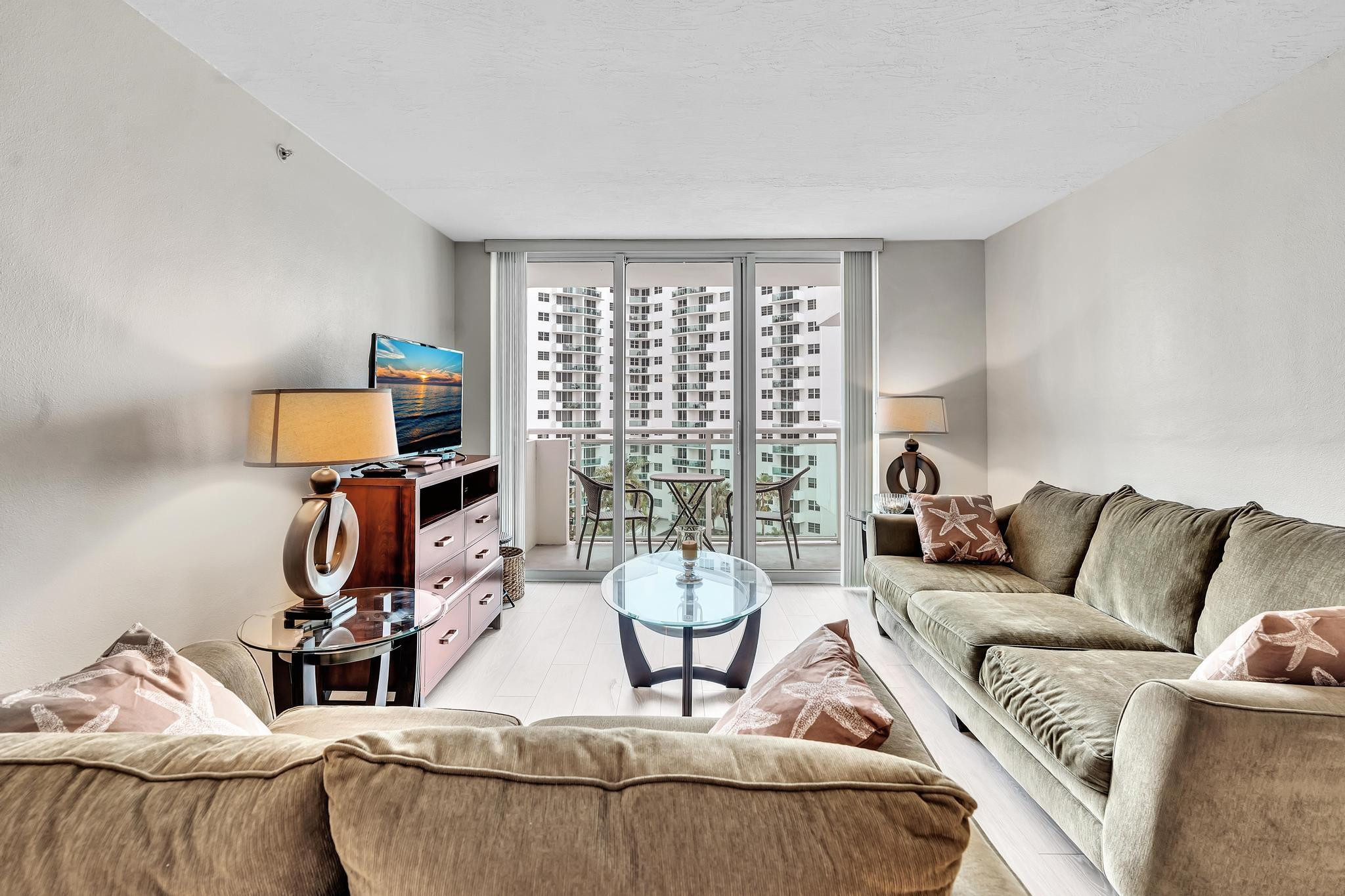 RESIDENCES ON HOLLYWOOD BEACH - Residential