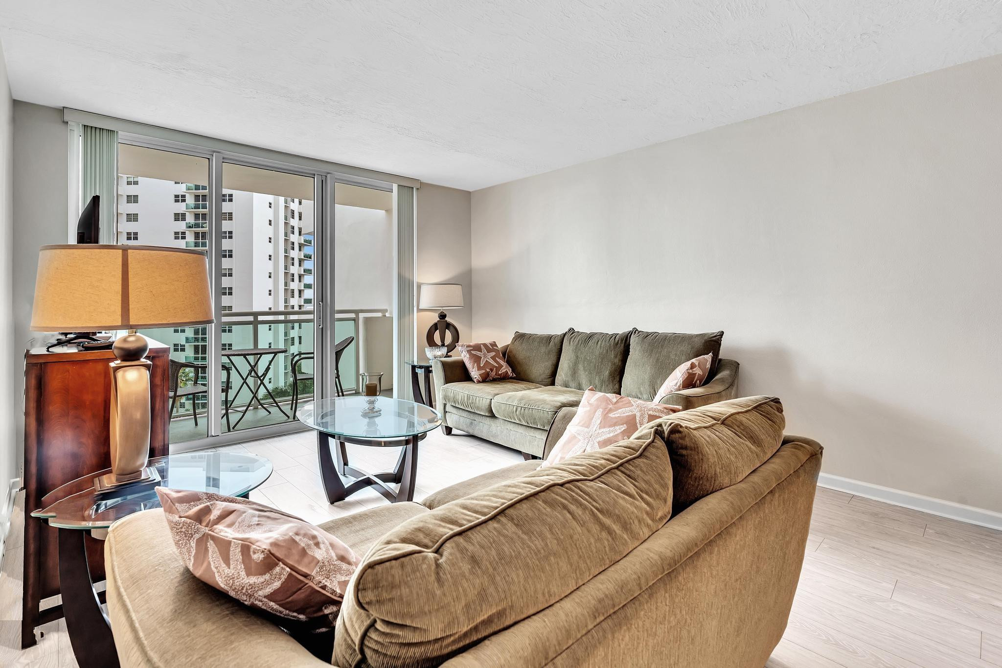 RESIDENCES ON HOLLYWOOD BEACH - Residential