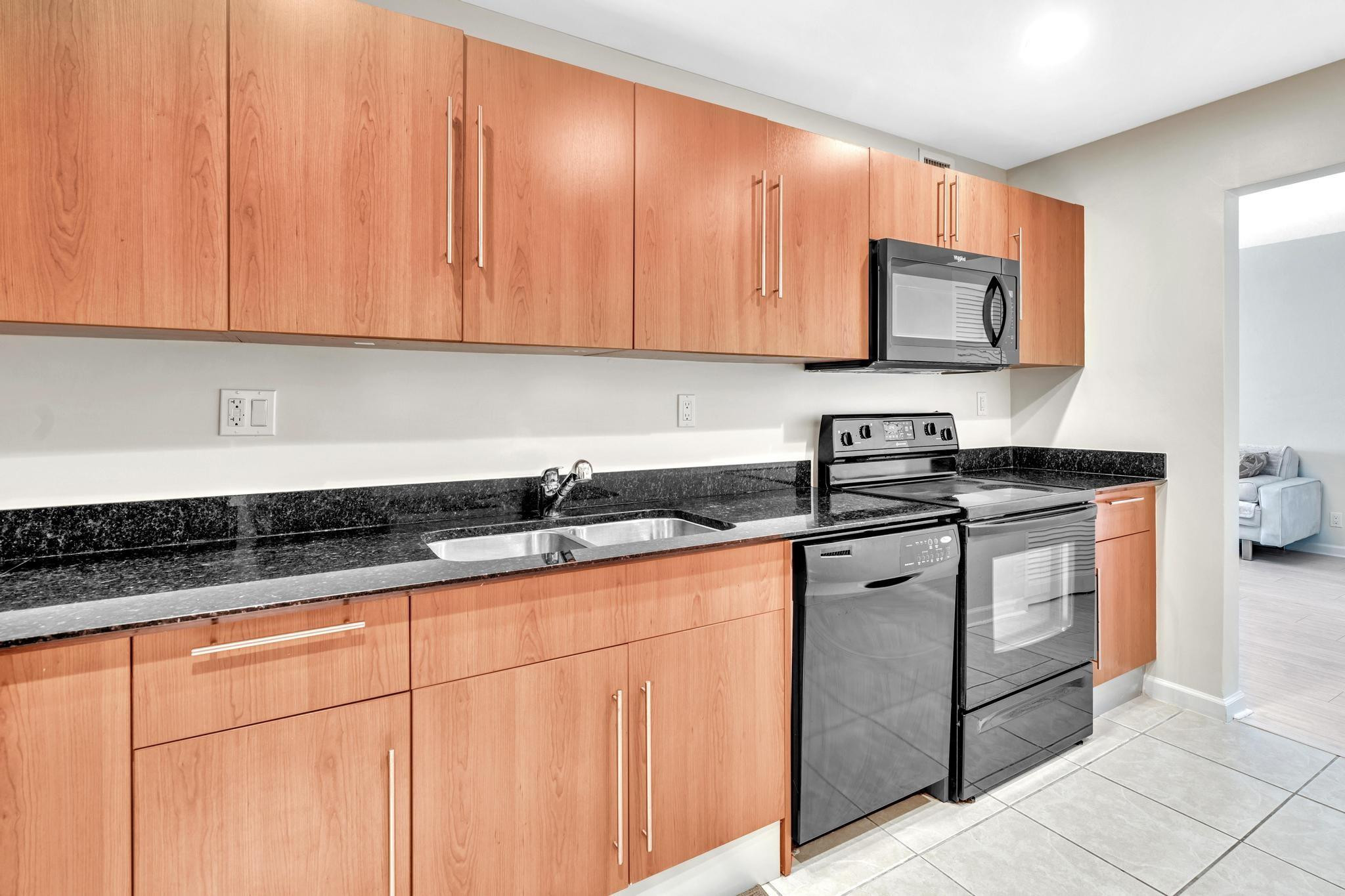 RESIDENCES ON HOLLYWOOD BEACH - Residential