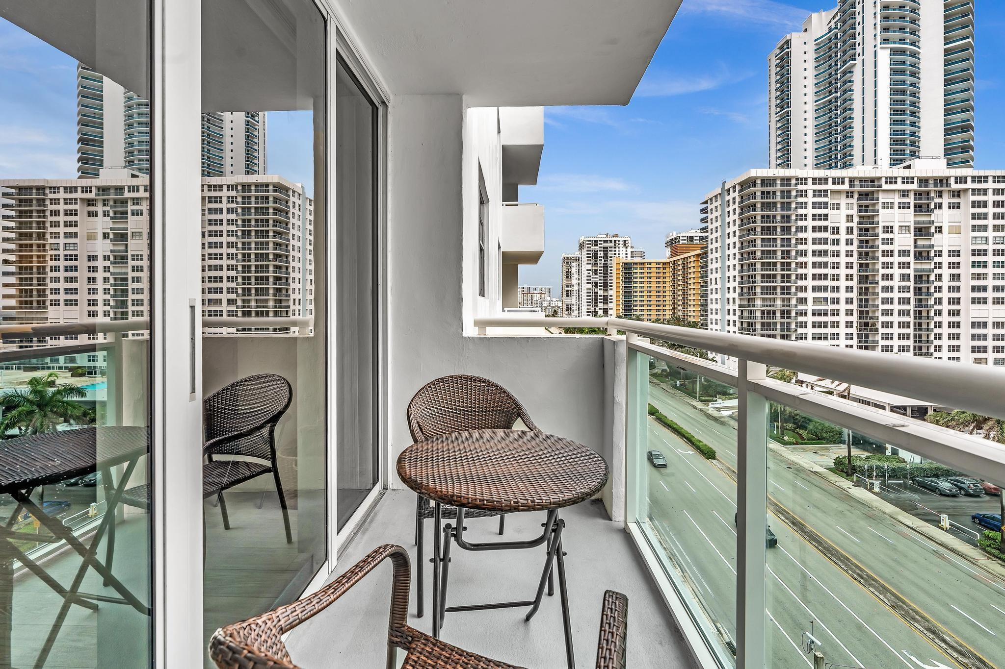 RESIDENCES ON HOLLYWOOD BEACH - Residential