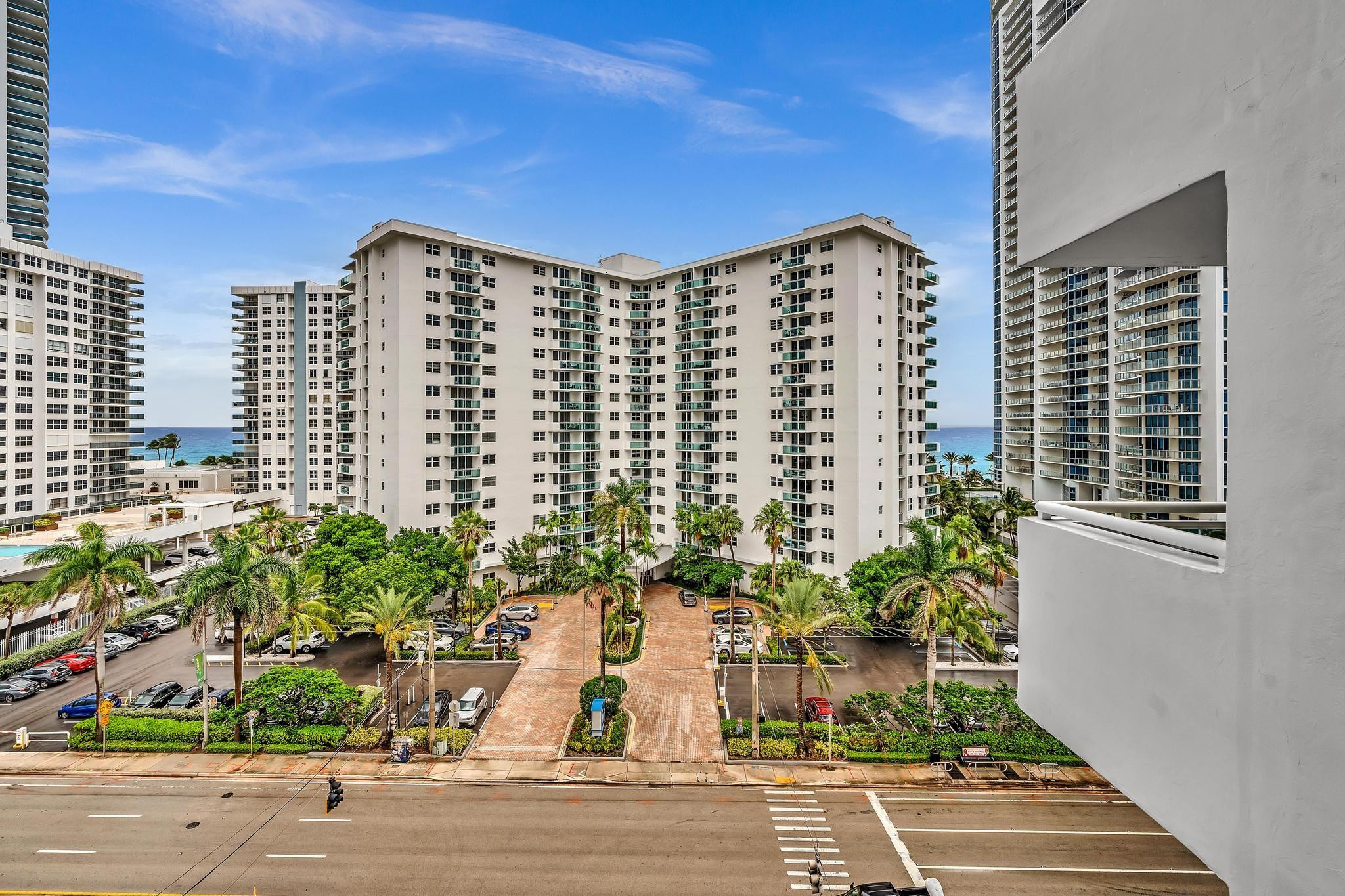 RESIDENCES ON HOLLYWOOD BEACH - Residential