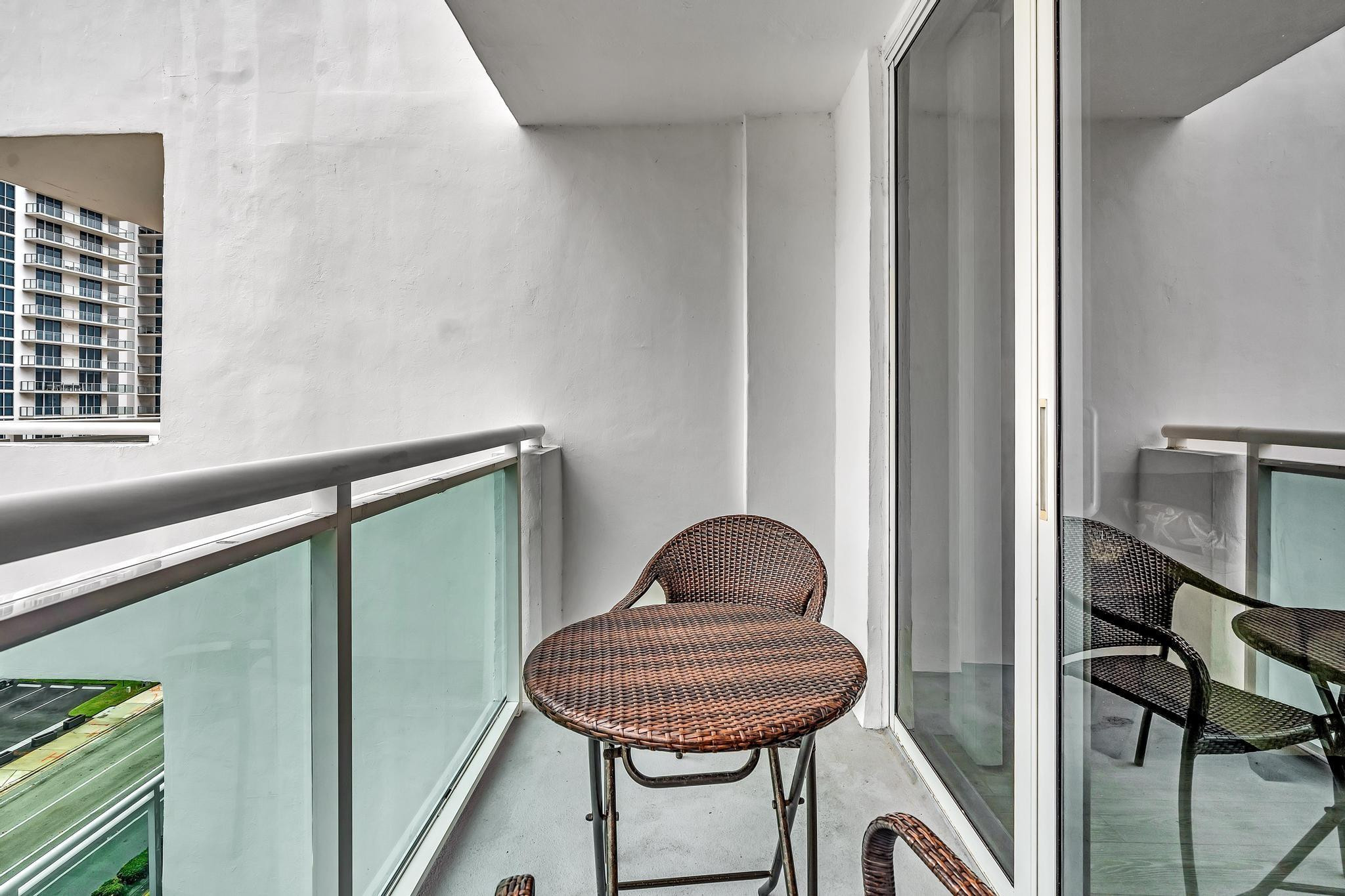 RESIDENCES ON HOLLYWOOD BEACH - Residential