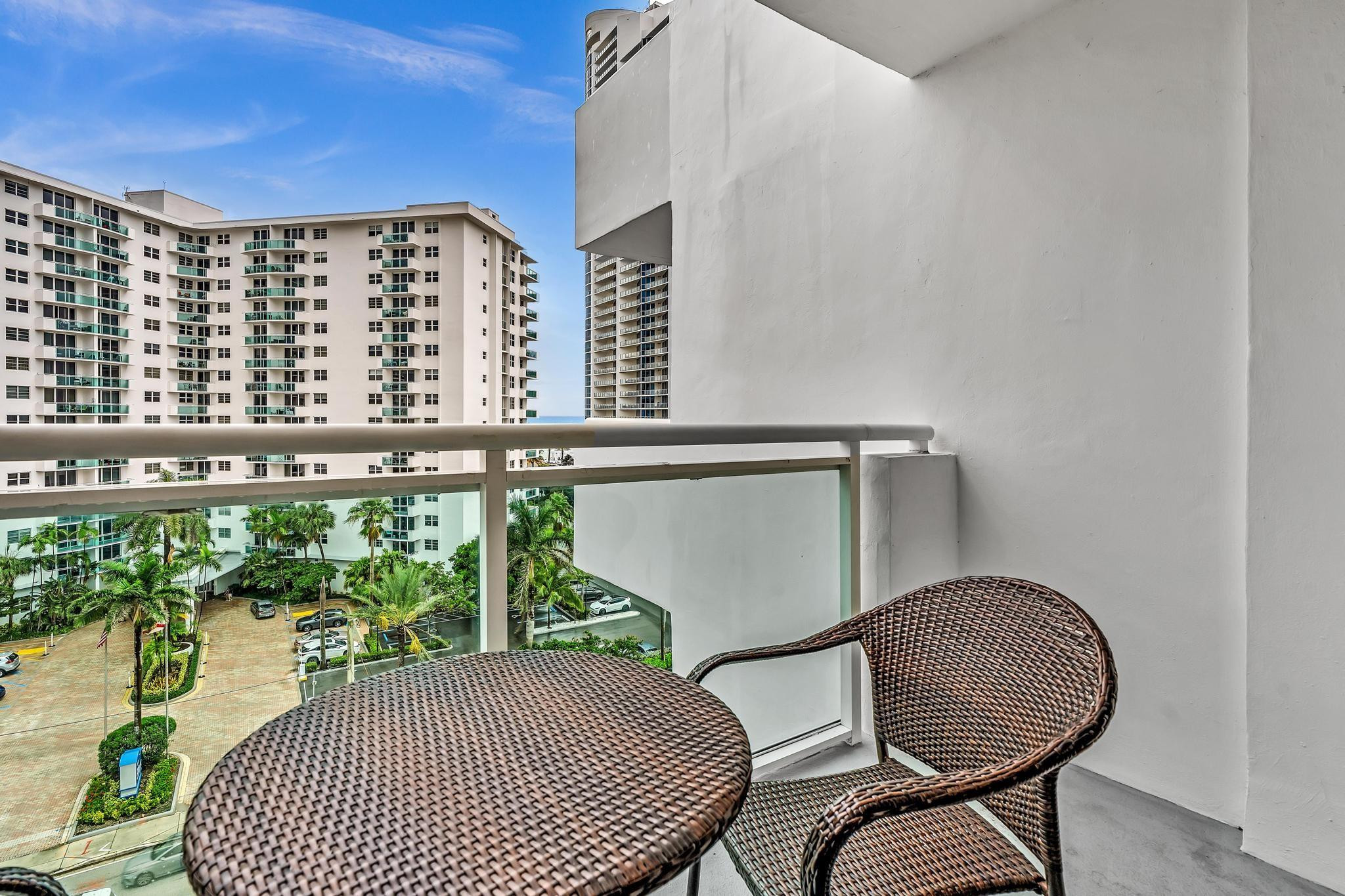 RESIDENCES ON HOLLYWOOD BEACH - Residential