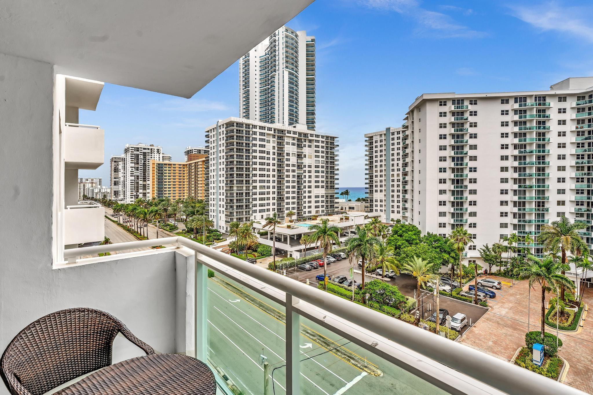 RESIDENCES ON HOLLYWOOD BEACH - Residential