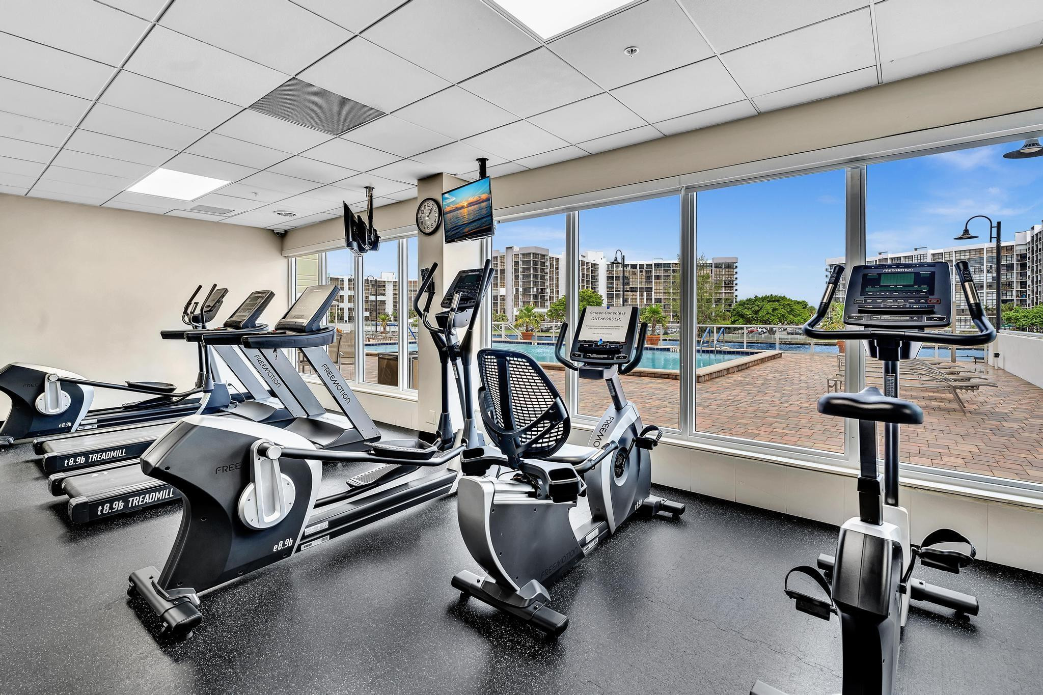 RESIDENCES ON HOLLYWOOD BEACH - Residential