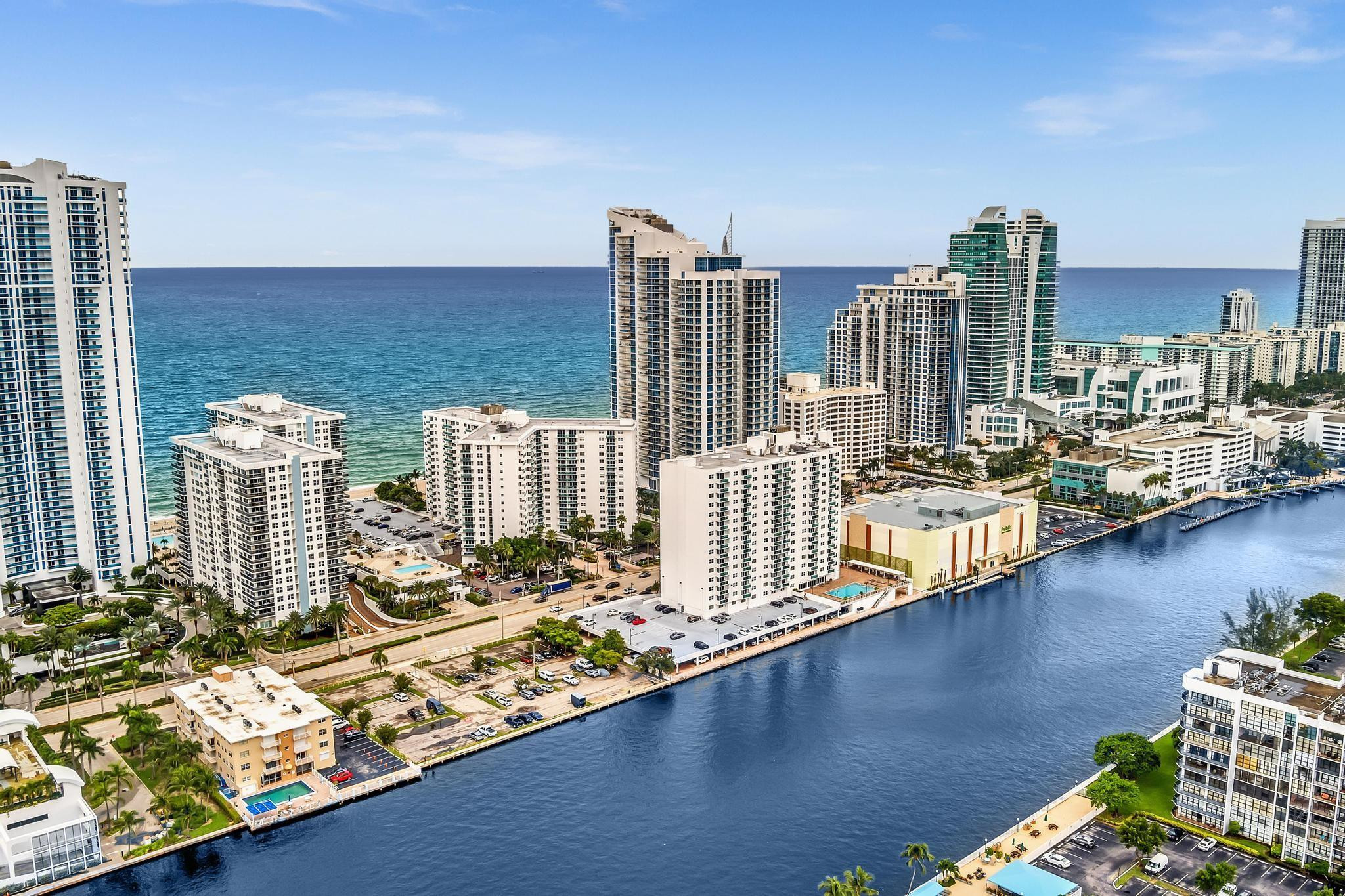 RESIDENCES ON HOLLYWOOD BEACH - Residential