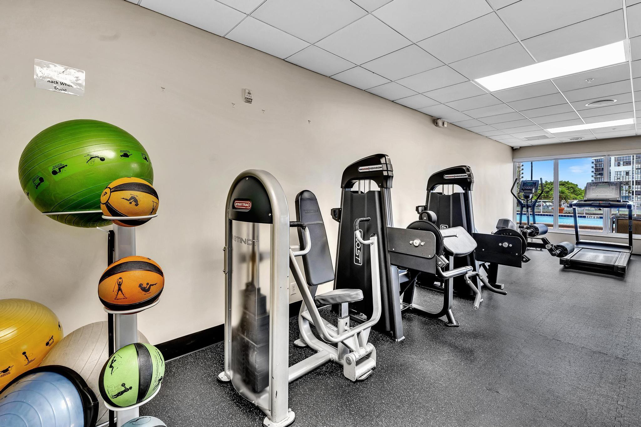 RESIDENCES ON HOLLYWOOD BEACH - Residential