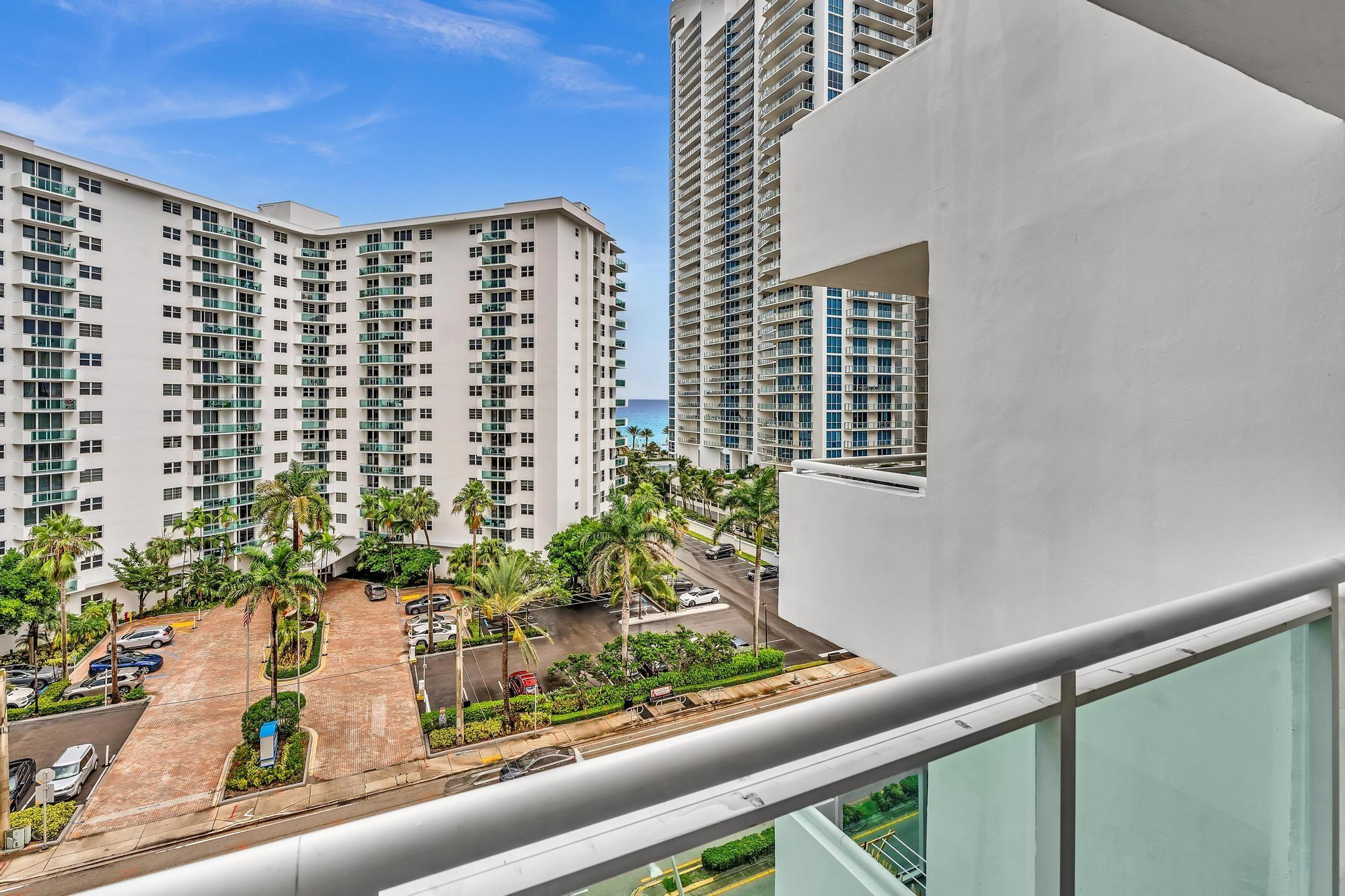 RESIDENCES ON HOLLYWOOD BEACH - Residential