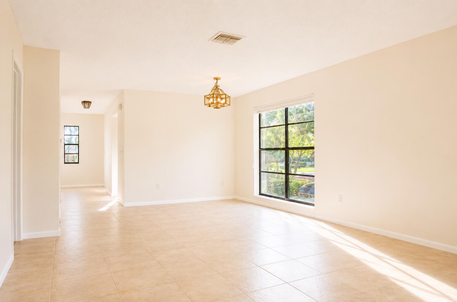 9307 Vista Del Lago