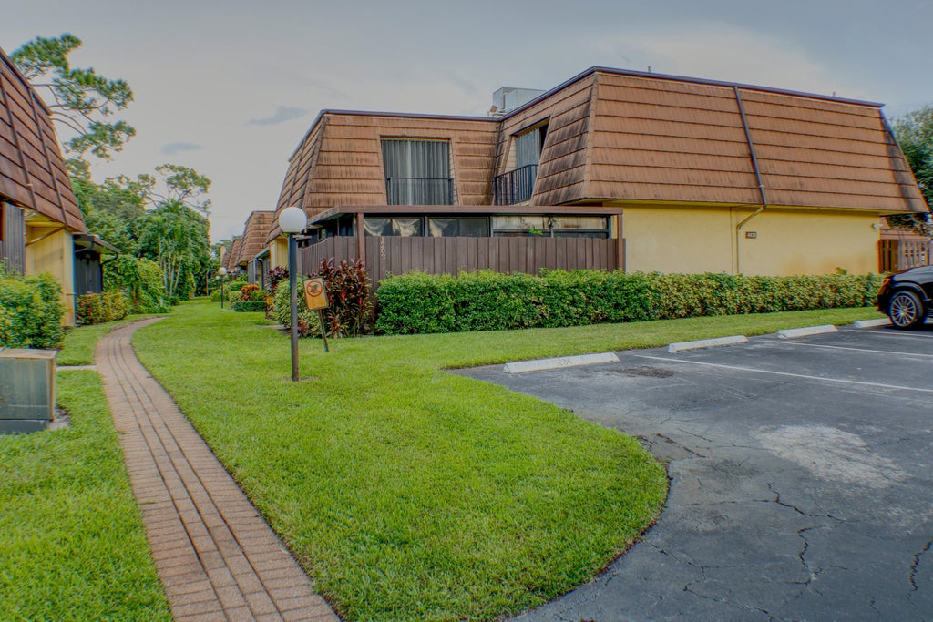 Photo of 4171 TURNBERRY Circle #1203, Lake Worth, FL 33467 (MLS # B26081496)