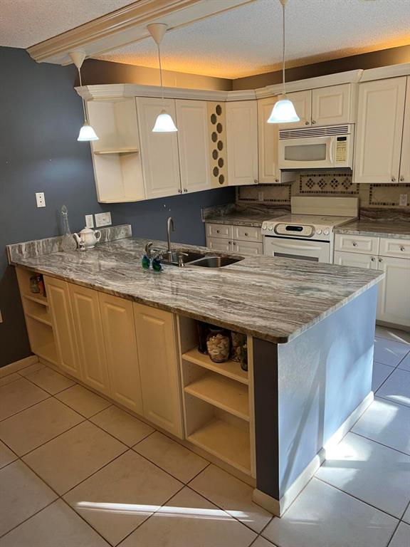 VILLAGE OF SANDALWOOD LAKES 3 - Residential