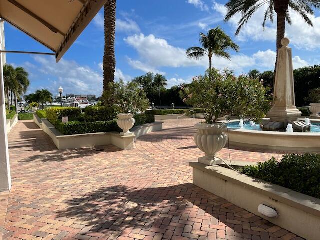 MOORINGS AT LANTANA CONDO - Residential