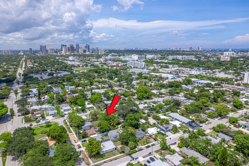 Photo of 320 SW 21st Street, Fort Lauderdale, FL 33315 (MLS # B26035223)