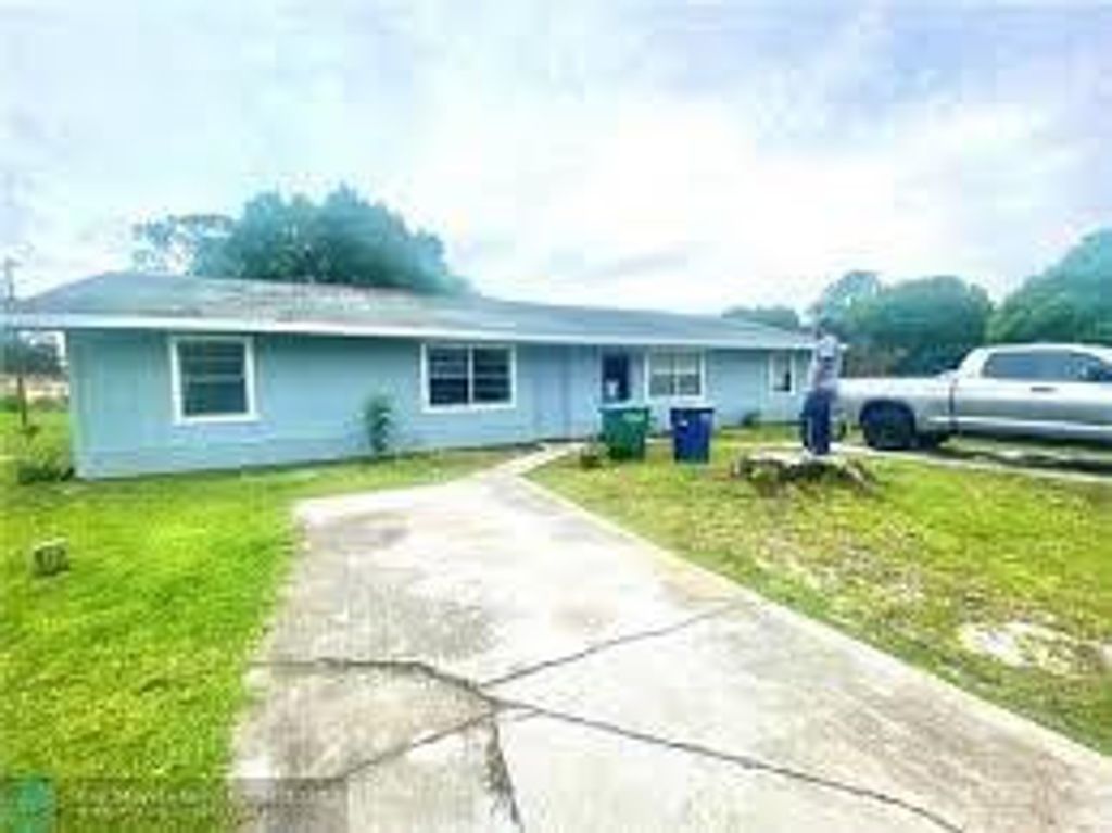 Photo of 6503 Palomar Parkway, Fort Pierce, FL 34951 (MLS # F10448808)