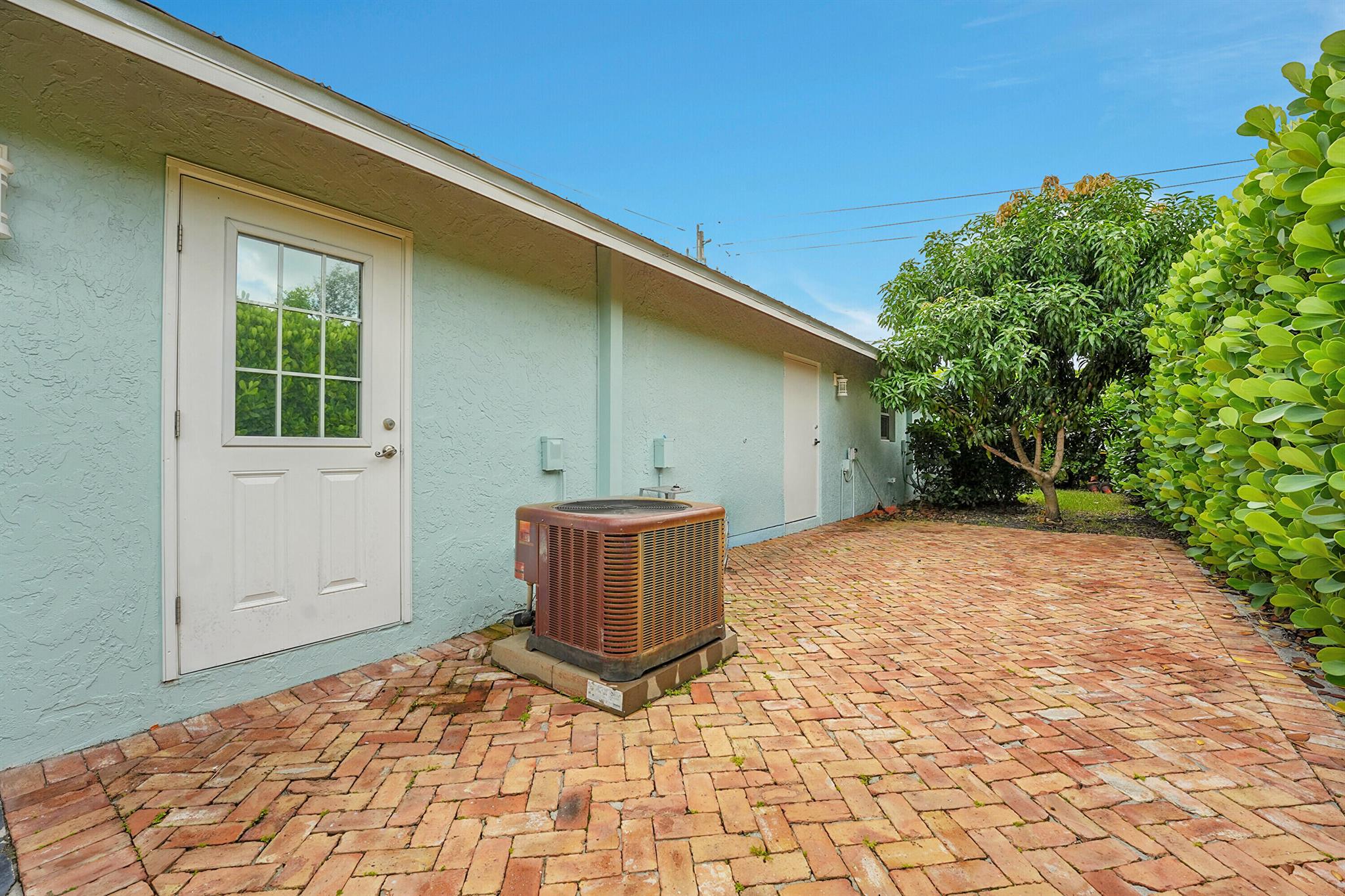 WOODLAWN PARK - Commercial Sale