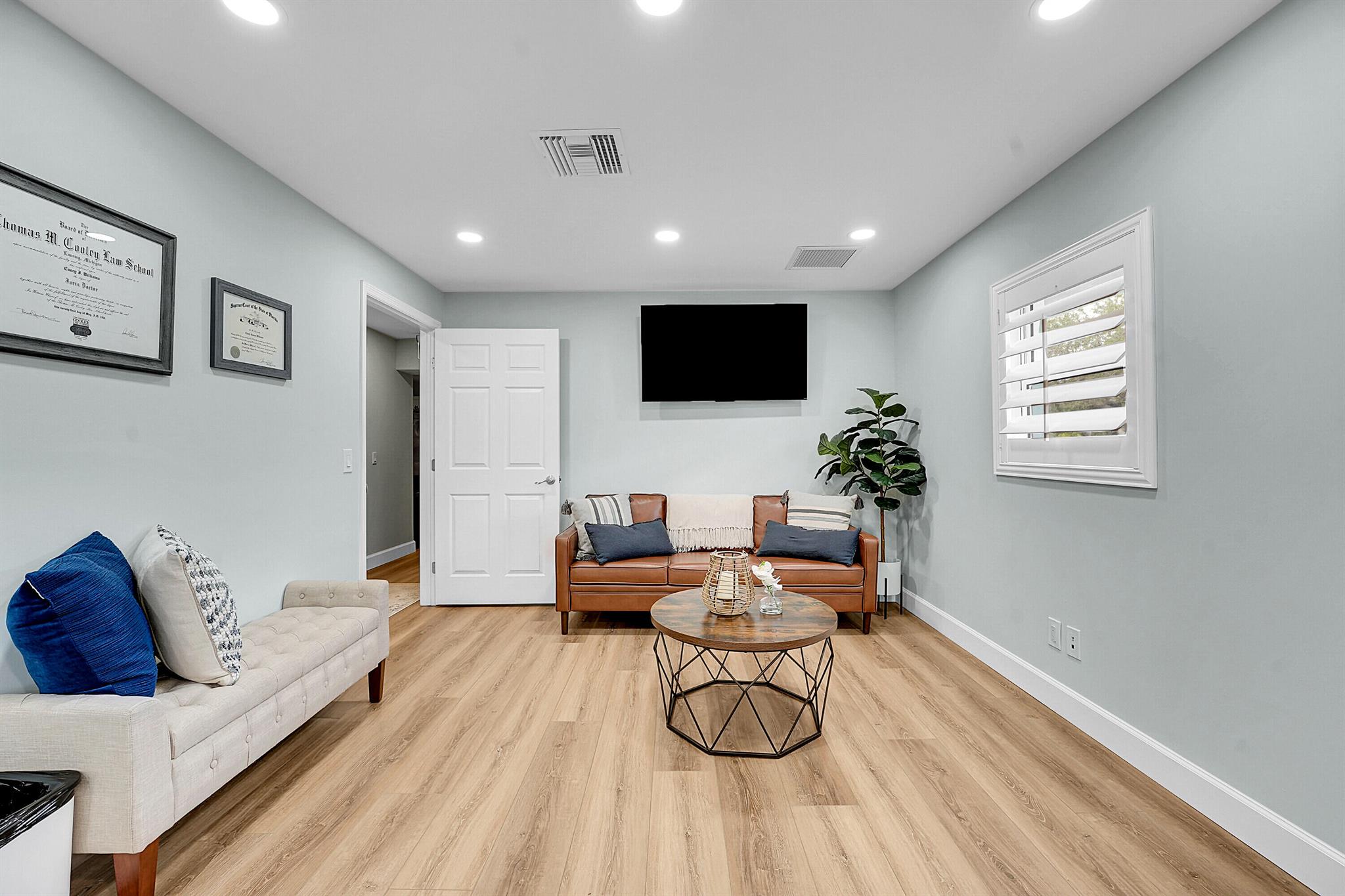 WOODLAWN PARK - Commercial Sale