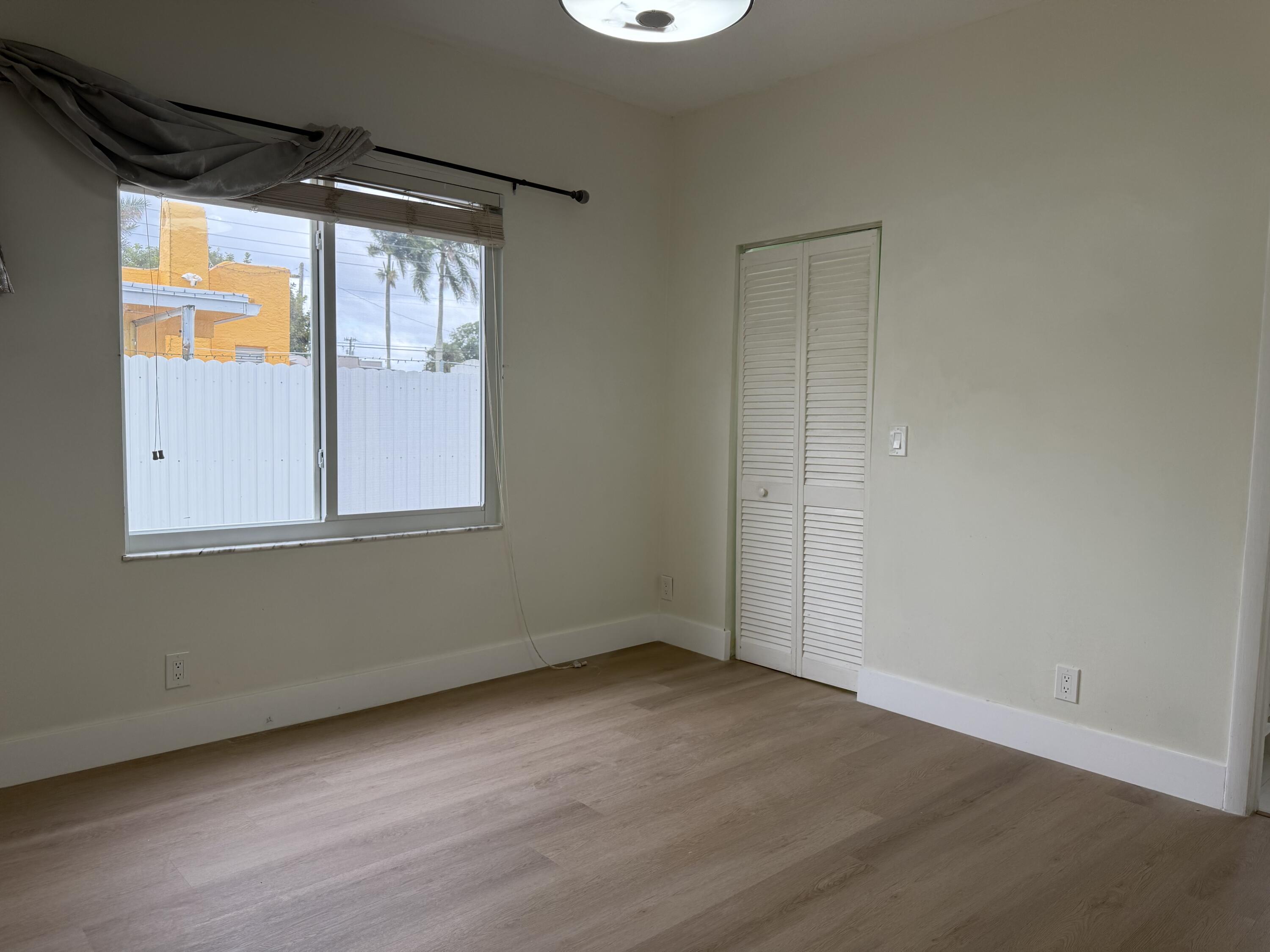 COLONIAL ESTATES - Residential Lease