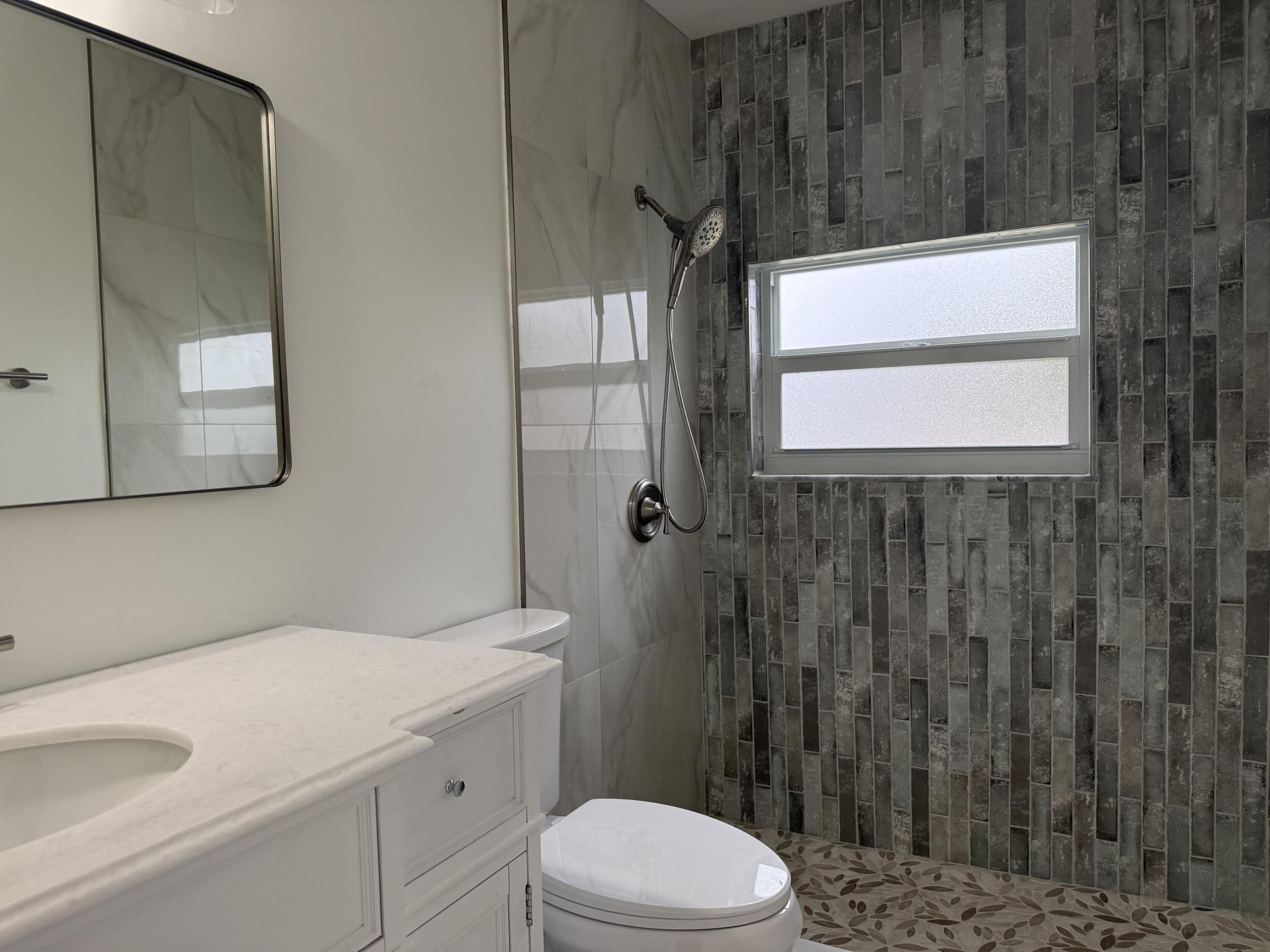 COLONIAL ESTATES - Residential Lease