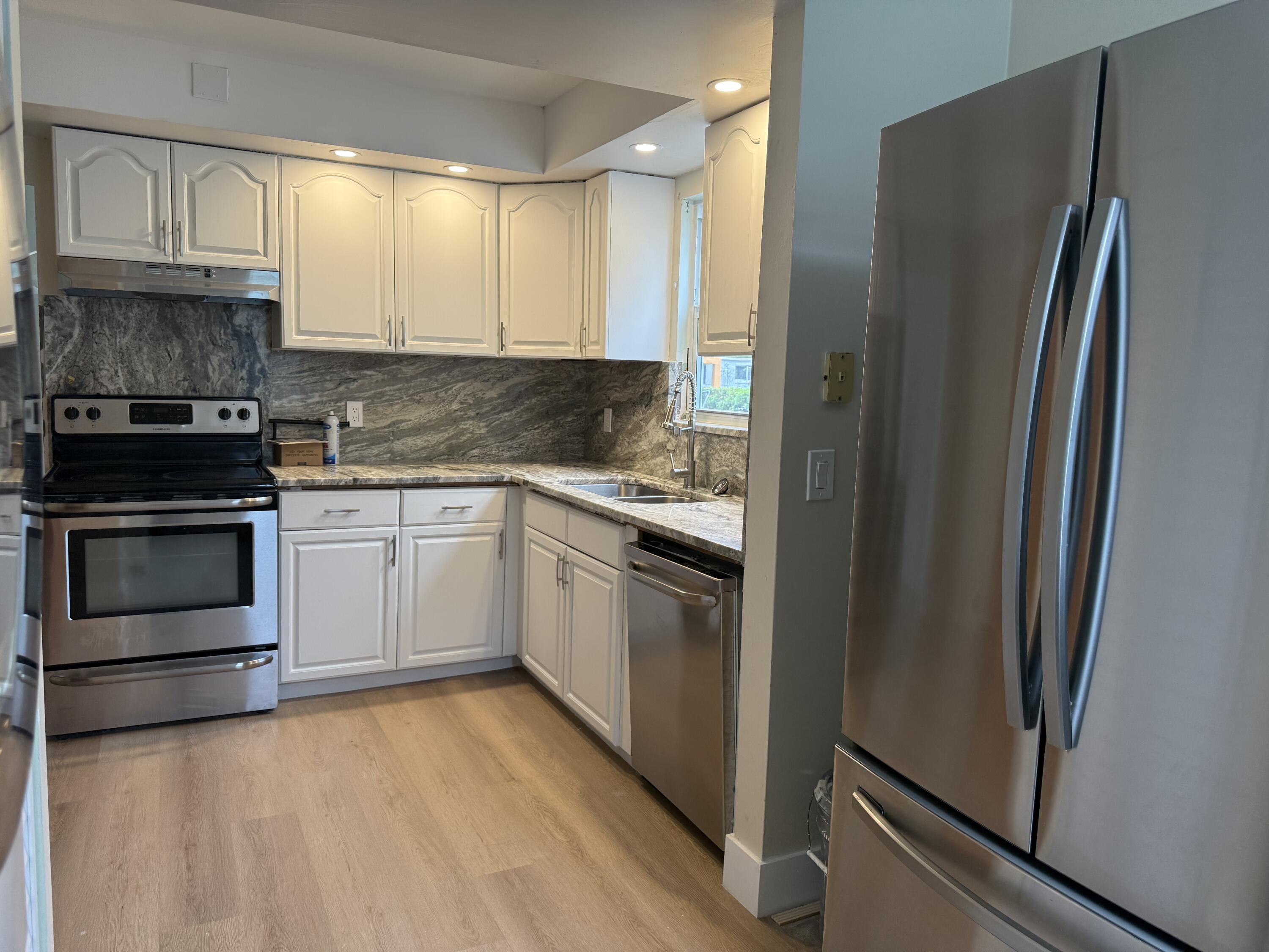 COLONIAL ESTATES - Residential Lease