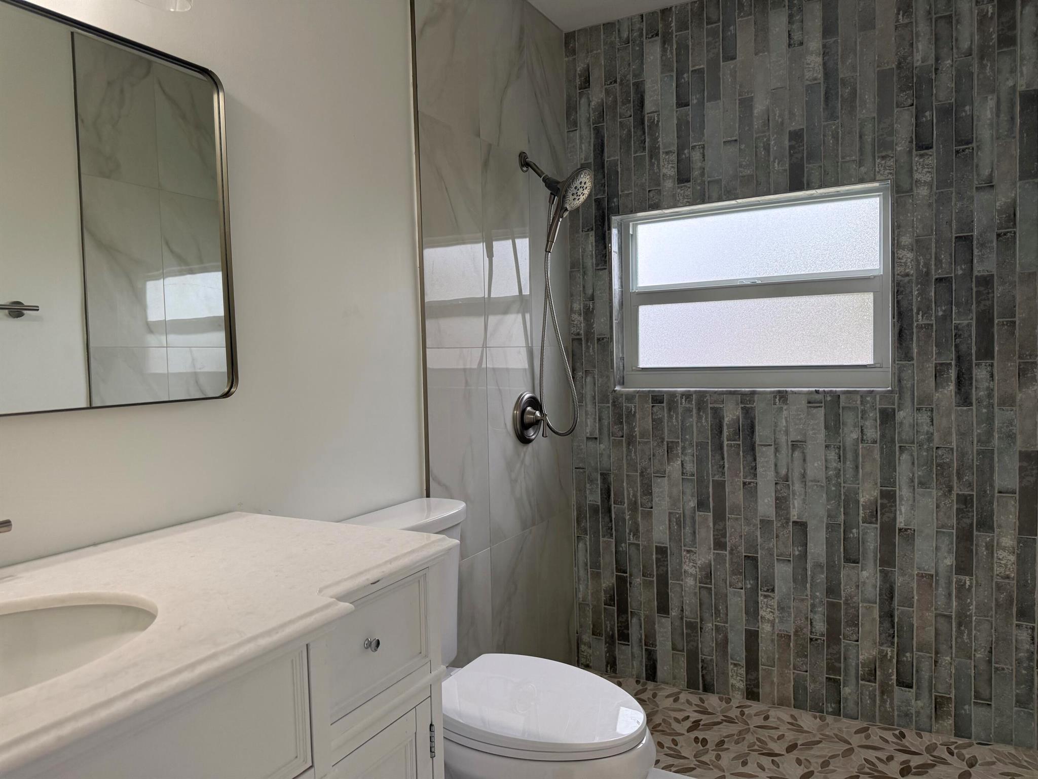 COLONIAL ESTATES - Residential Lease