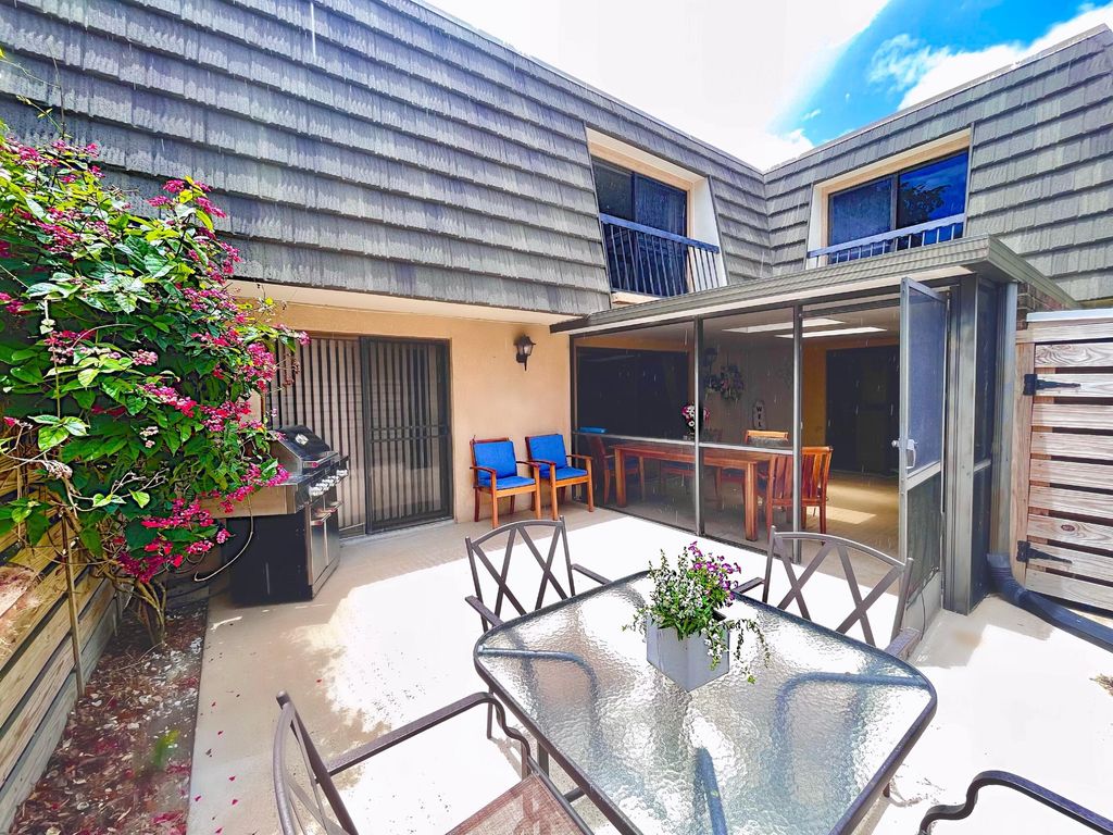 Photo of 810 8th Terrace, Palm Beach Gardens, FL 33418 (MLS # R10796564)