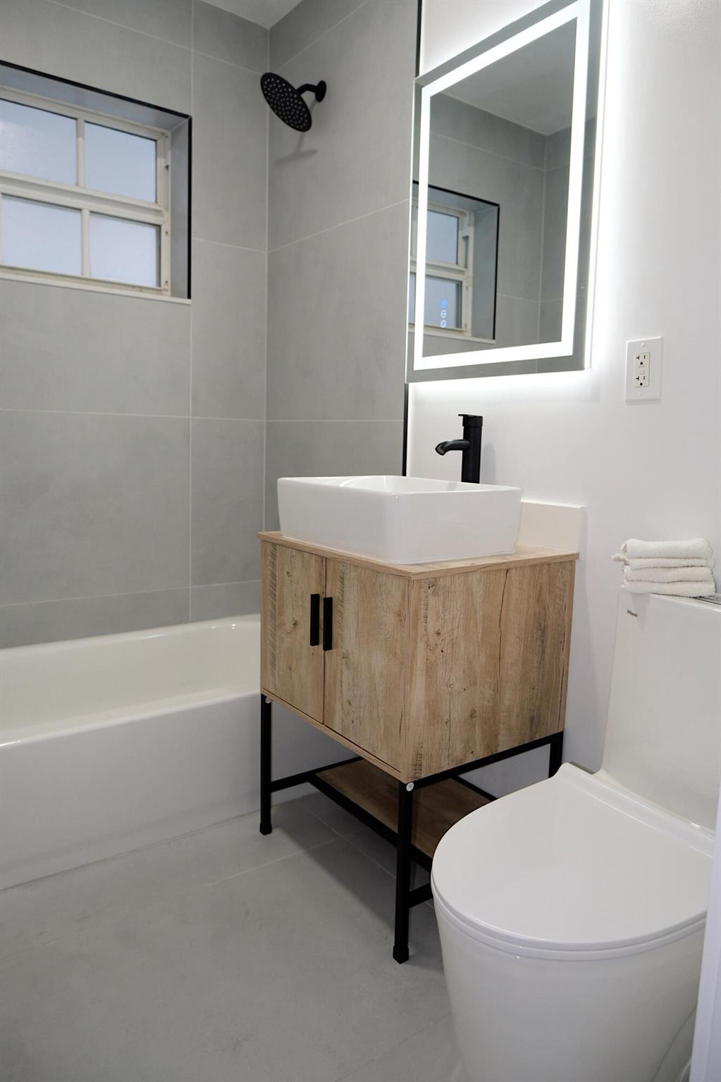 LYONS PARK - Residential