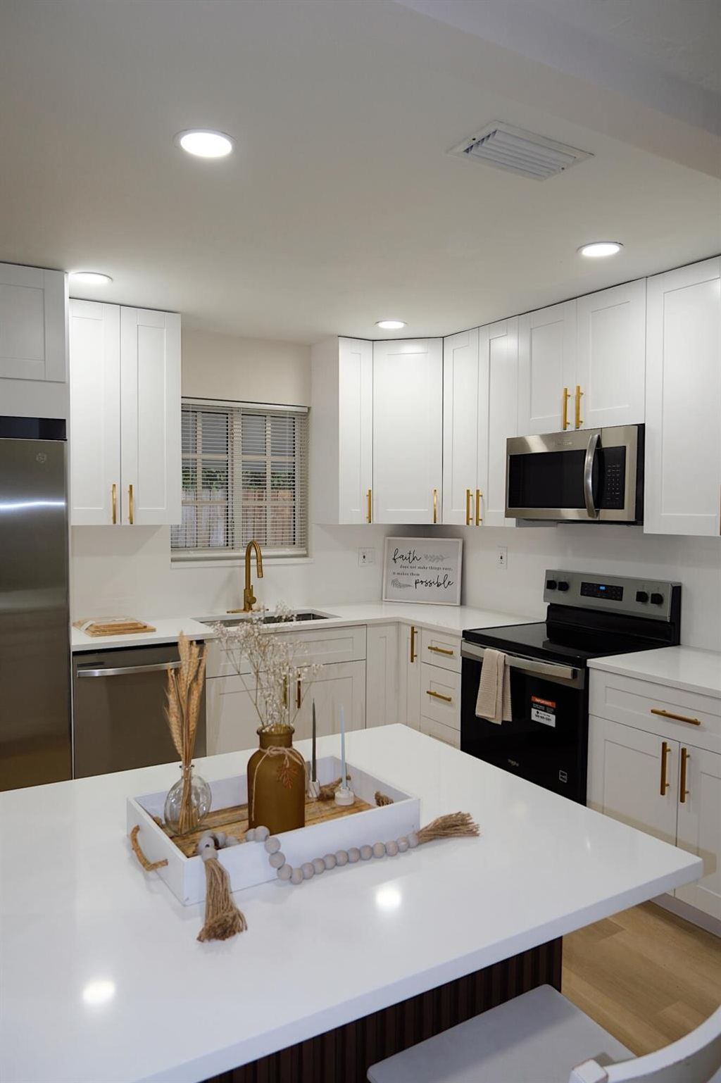 Photo of 1084 SW 4th Avenue, Pompano Beach, FL 33060 (MLS # R11136008)