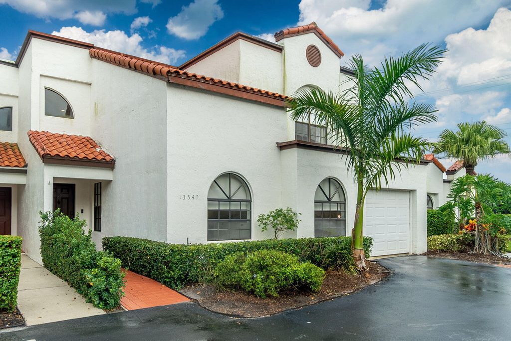 Photo of 13547 Fountain View Boulevard, Wellington, FL 33414 (MLS # B26028049)