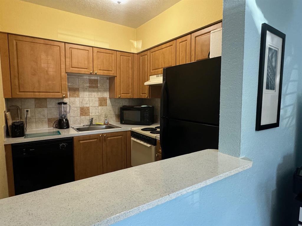 WILTON VILLAGE CONDO - Residential Lease
